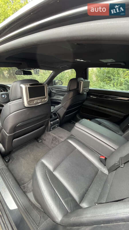 Седан BMW 7 Series 2010 в Львове
