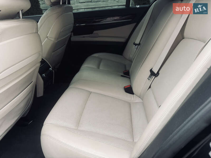 Седан BMW 7 Series 2012 в Львове