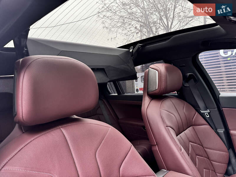 Седан BMW 7 Series 2023 в Киеве