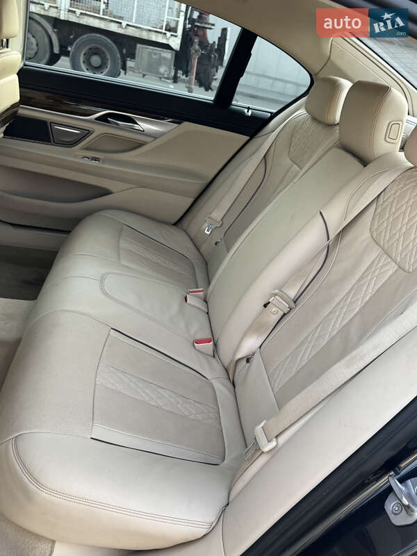Седан BMW 7 Series 2016 в Киеве фото 12 Седан BMW 7 Series 2016 в Киеве