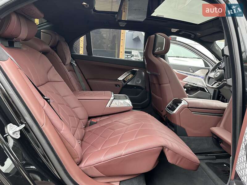 Седан BMW 7 Series 2024 в Киеве фото 56 Седан BMW 7 Series 2024 в Киеве