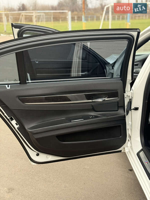 Седан BMW 7 Series 2013 в Прилуках