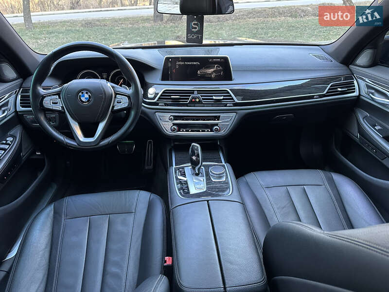 Седан BMW 7 Series 2018 в Новояворовске