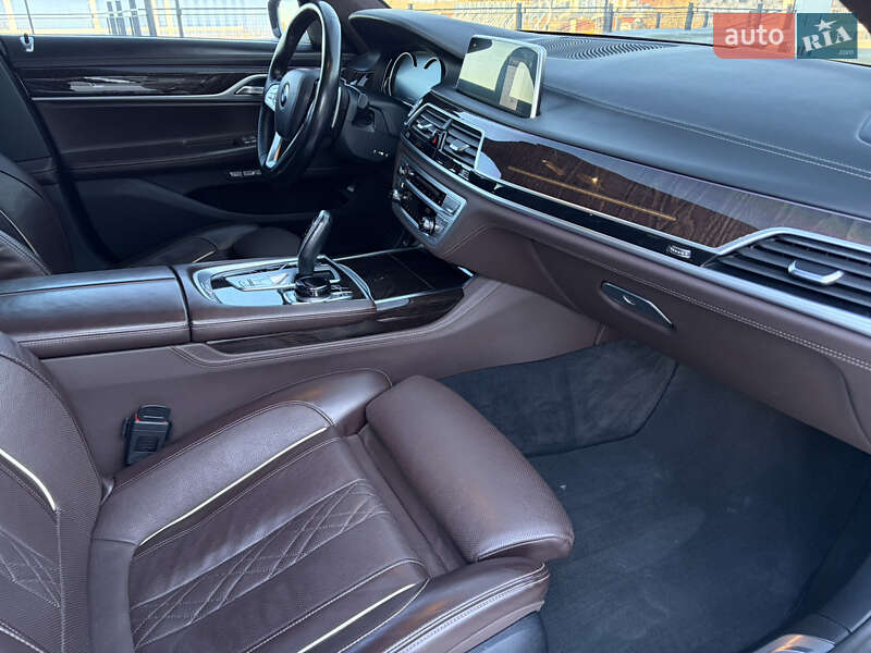 Седан BMW 7 Series 2017 в Ужгороде