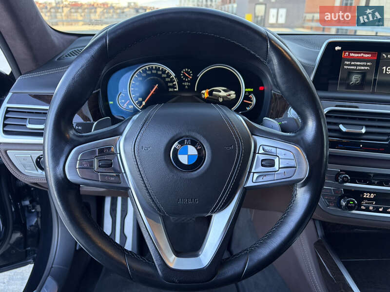 Седан BMW 7 Series 2017 в Ужгороде