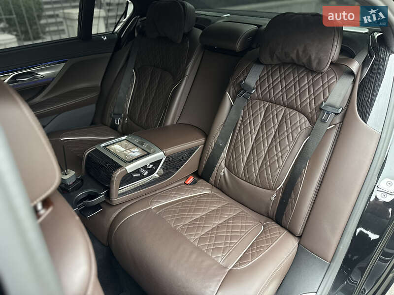 Седан BMW 7 Series 2022 в Киеве