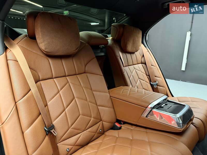 Седан BMW 7 Series 2023 в Киеве