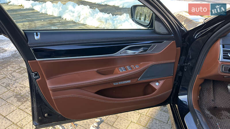 Седан BMW 7 Series 2017 в Львове фото 30 Седан BMW 7 Series 2017 в Львове