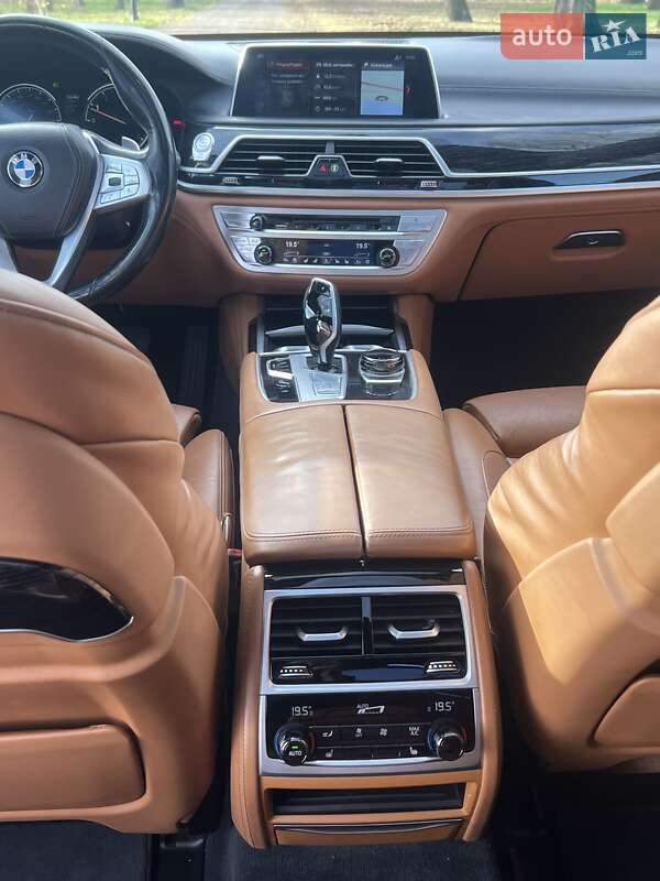Седан BMW 7 Series 2016 в Киеве