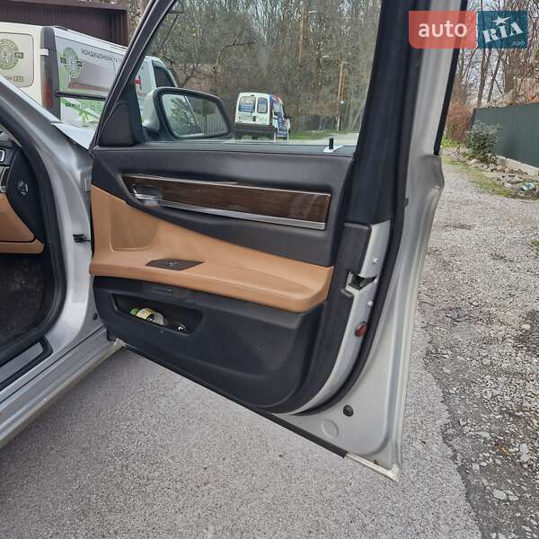 Седан BMW 7 Series 2011 в Виннице
