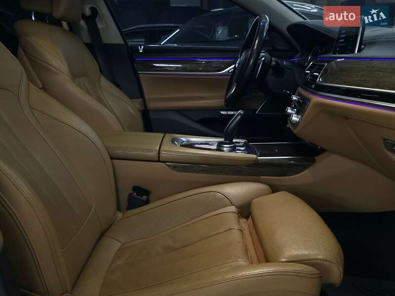 Седан BMW 7 Series 2015 в Николаеве