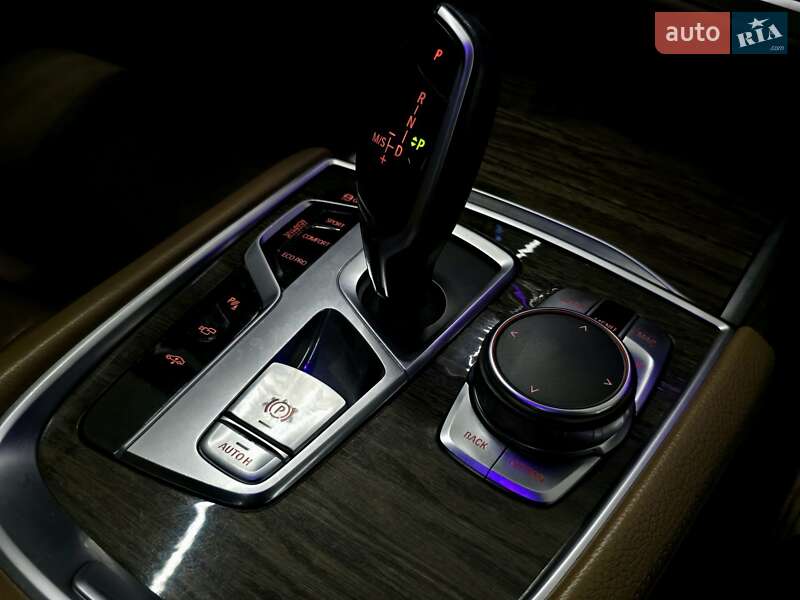 Седан BMW 7 Series 2015 в Николаеве