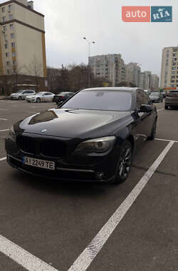 Седан BMW 7 Series 2012 в Вишневом