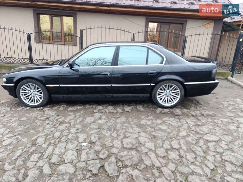 Седан BMW 7 Series 2000 в Новоукраинке