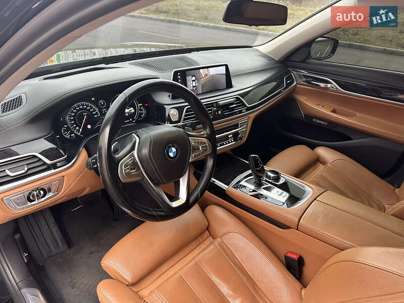 Седан BMW 7 Series 2017 в Виннице