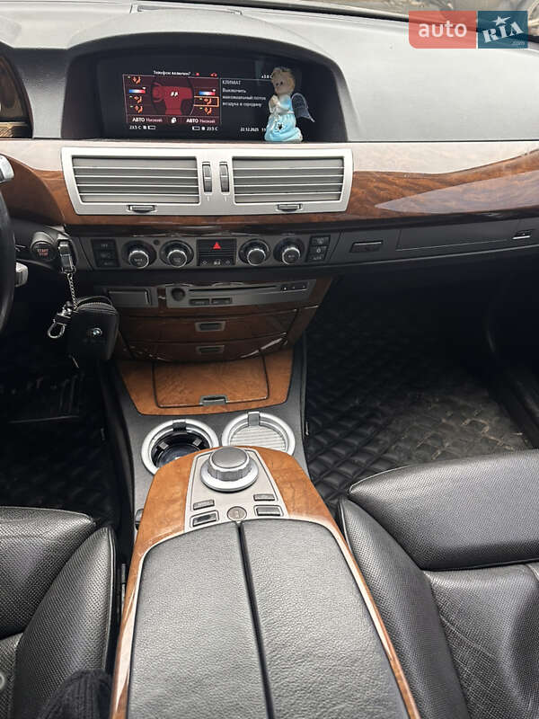 Седан BMW 7 Series 2006 в Стрию