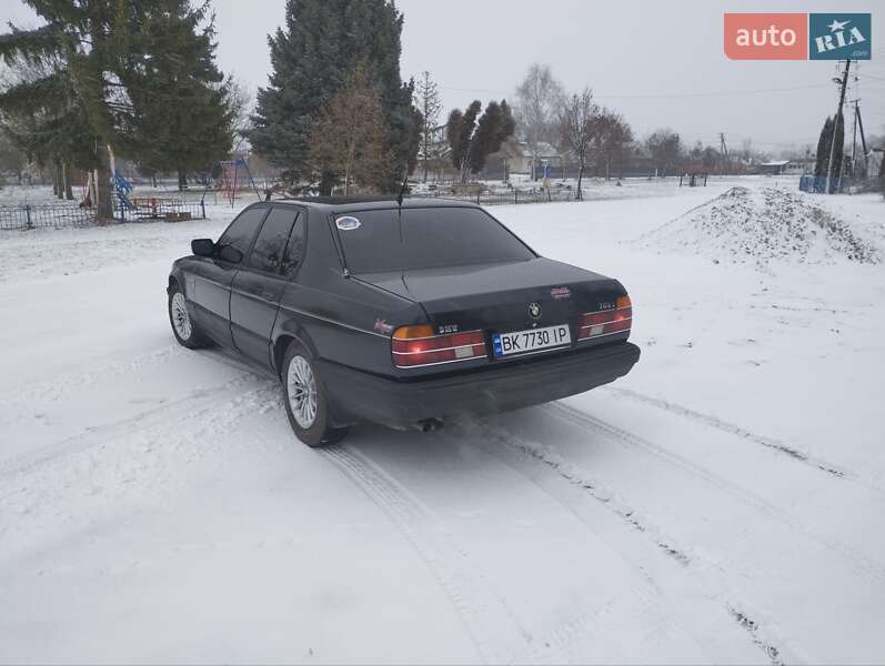 Седан BMW 7 Series 1989 в Кременце