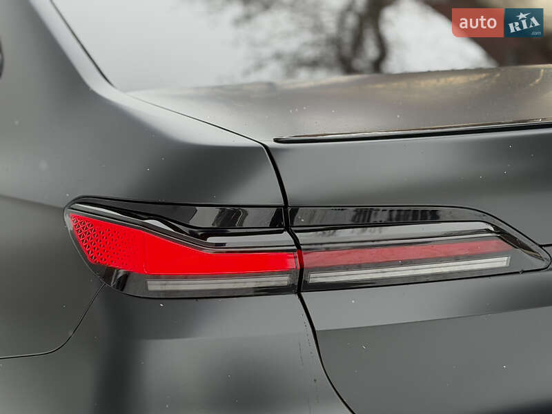Седан BMW 7 Series 2023 в Дніпрі