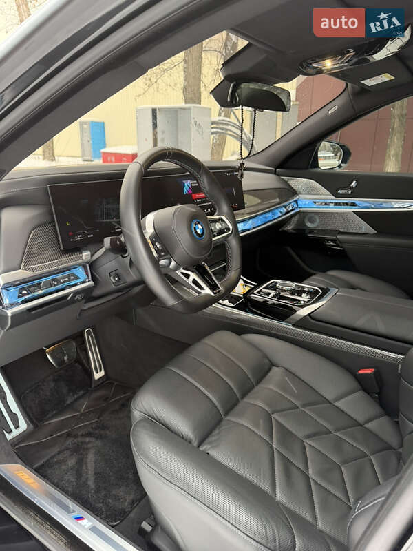 Седан BMW 7 Series 2023 в Дніпрі