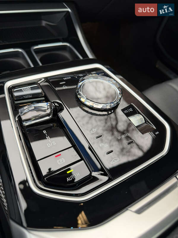 Седан BMW 7 Series 2023 в Дніпрі