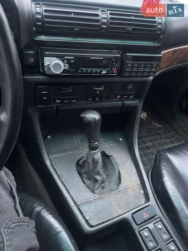 Седан BMW 7 Series 1988 в Щирце