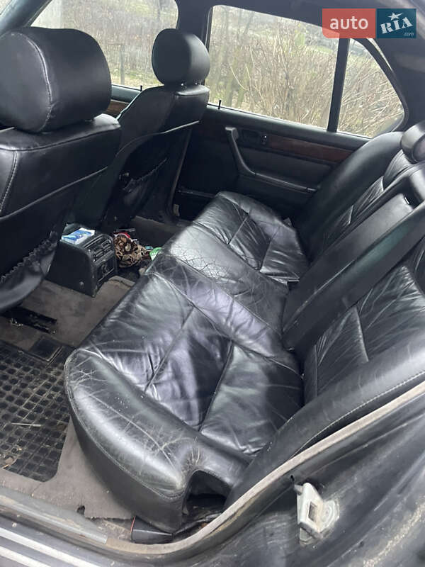 Седан BMW 7 Series 1988 в Щирце