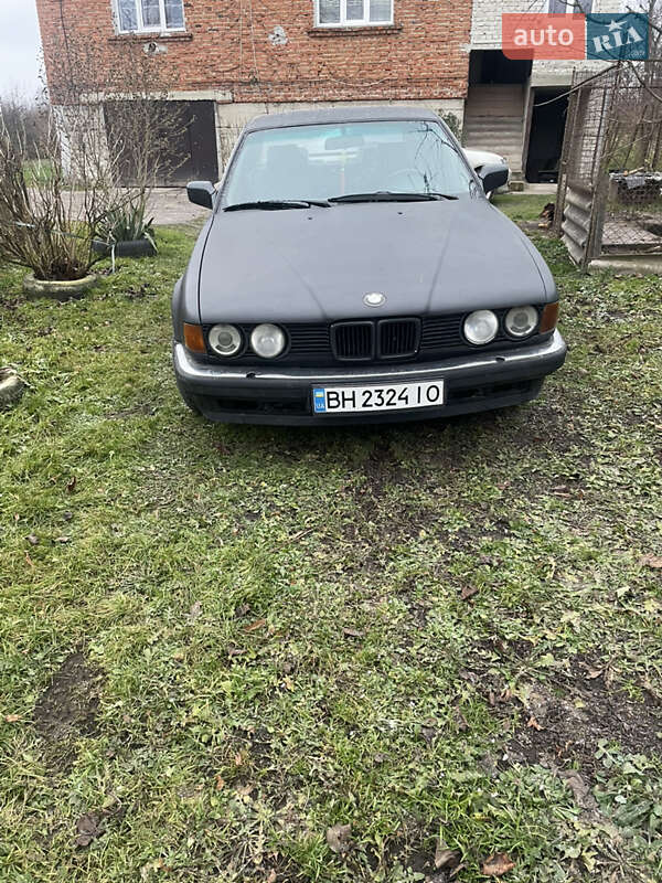 Седан BMW 7 Series 1988 в Щирце