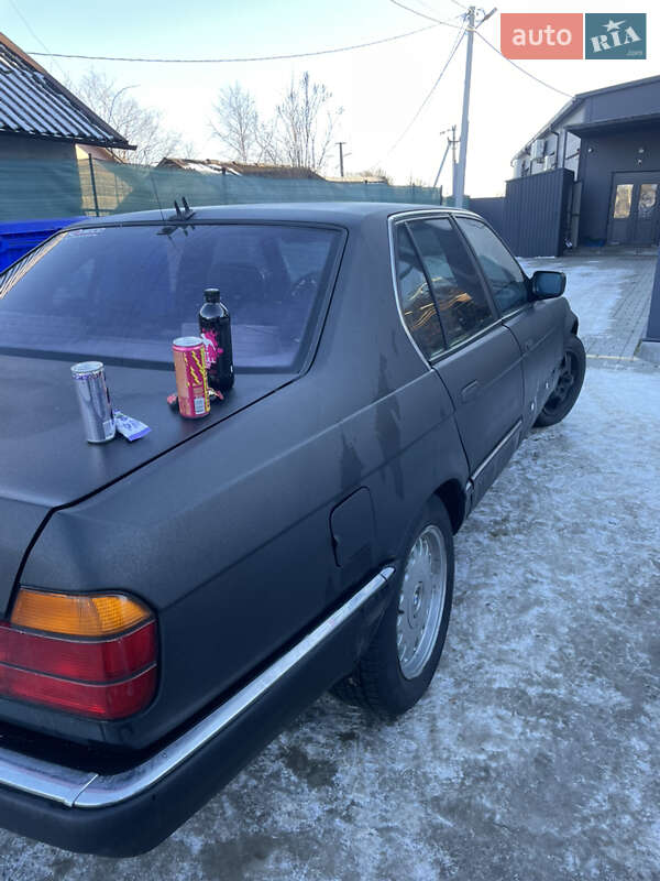Седан BMW 7 Series 1988 в Щирце
