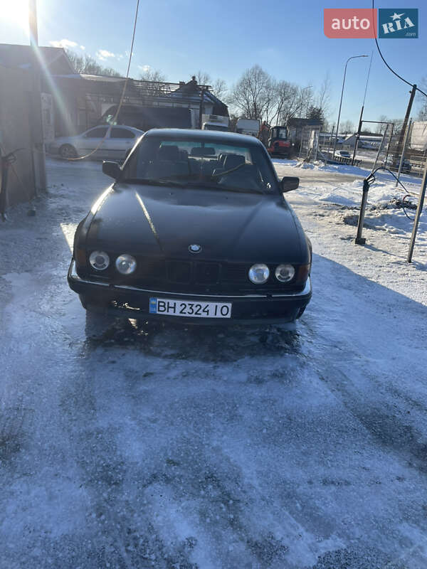 Седан BMW 7 Series 1988 в Щирце
