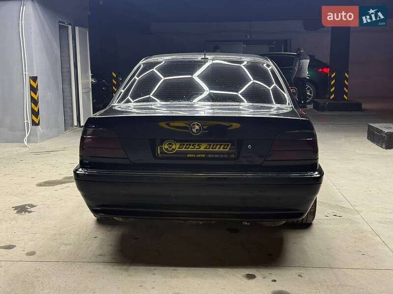 Седан BMW 7 Series 2000 в Чернівцях