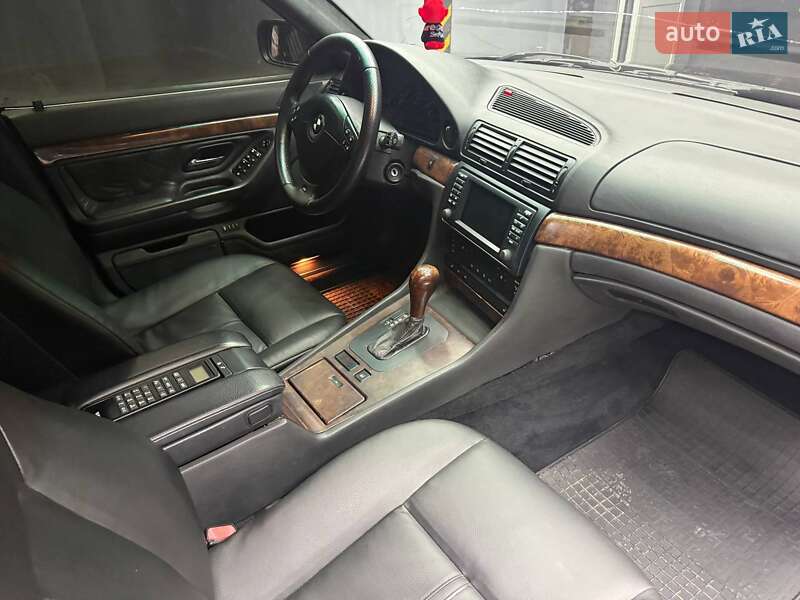 Седан BMW 7 Series 2000 в Чернівцях