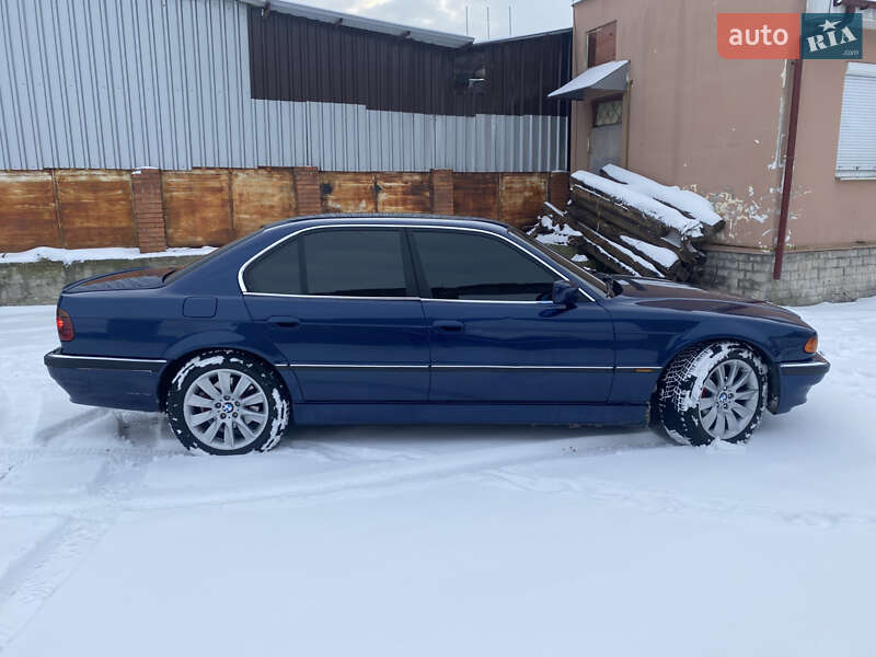 Седан BMW 7 Series 2000 в Ровно
