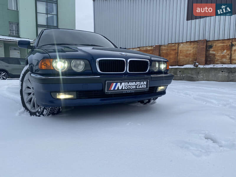 Седан BMW 7 Series 2000 в Ровно