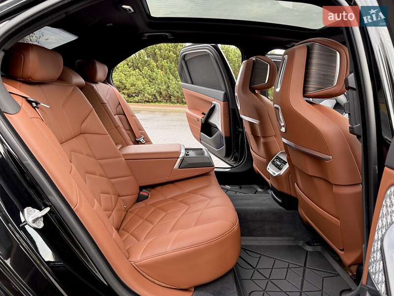 Седан BMW 7 Series 2023 в Киеве