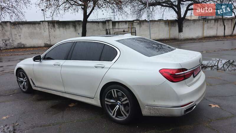 Седан BMW 7 Series 2015 в Миколаєві