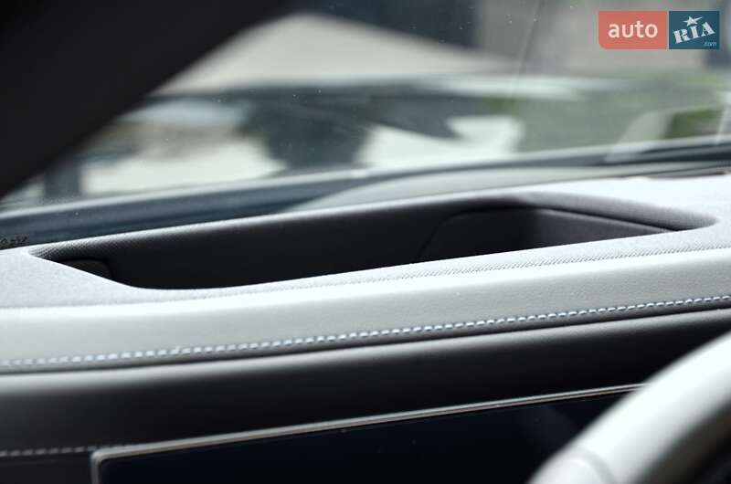 Седан BMW 7 Series 2024 в Киеве