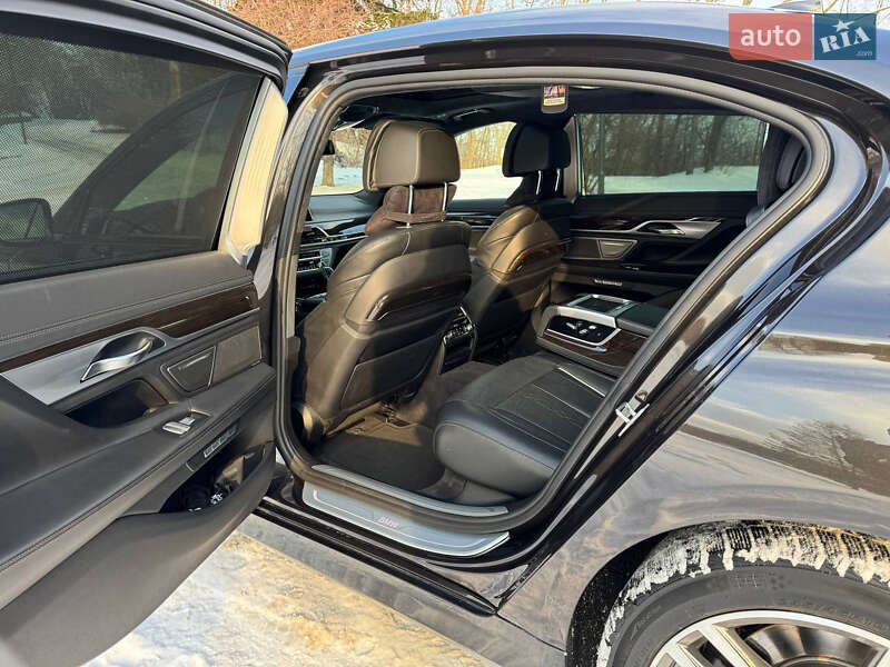 Седан BMW 7 Series 2016 в Киеве