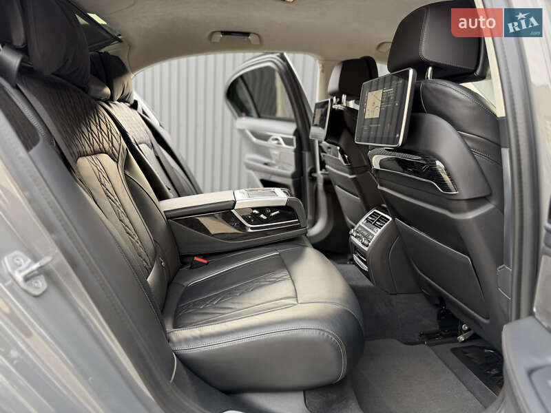 Седан BMW 7 Series 2021 в Мукачево