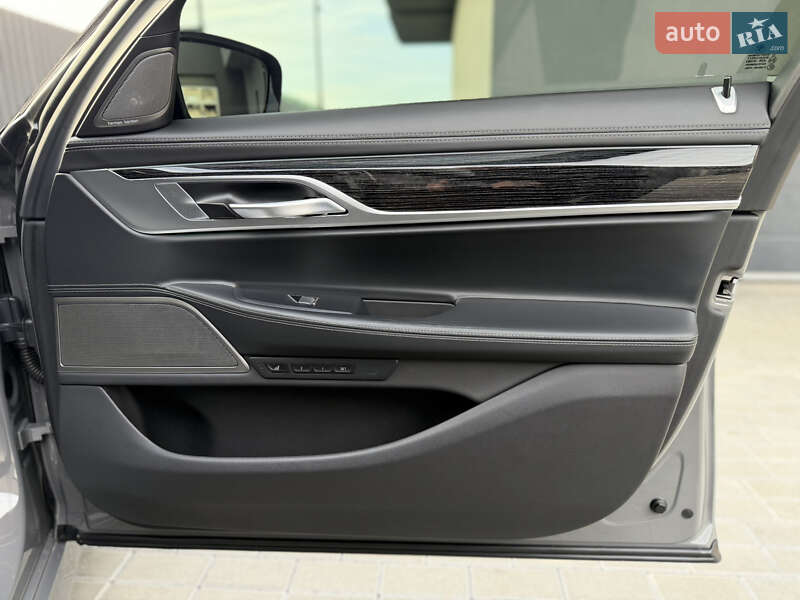 Седан BMW 7 Series 2021 в Мукачево