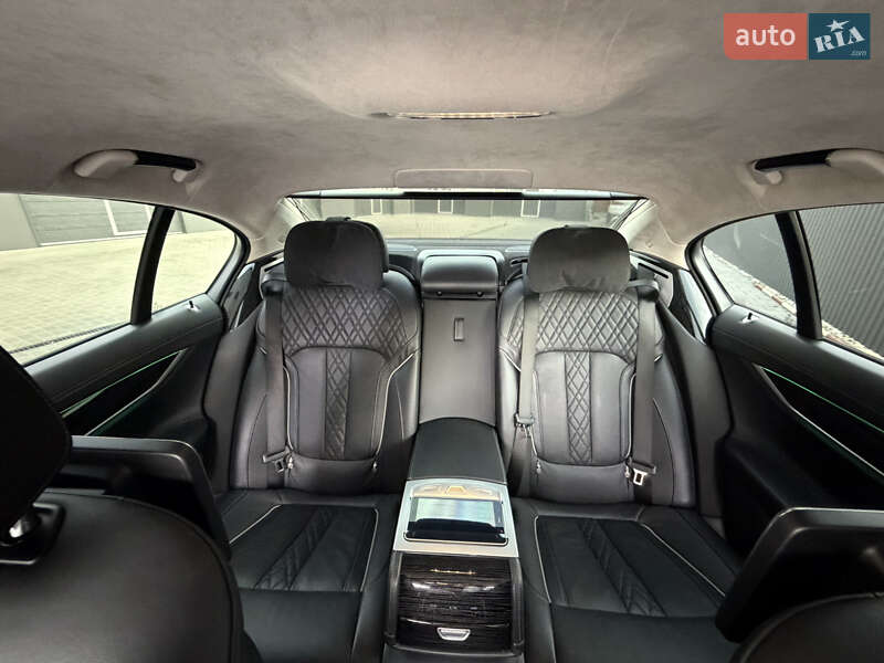 Седан BMW 7 Series 2021 в Мукачево