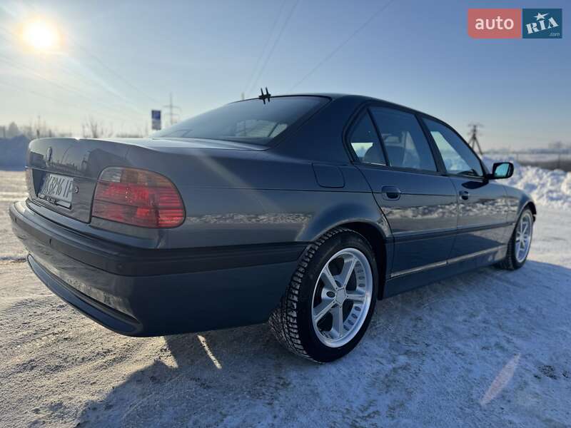 Седан BMW 7 Series 2001 в Ровно