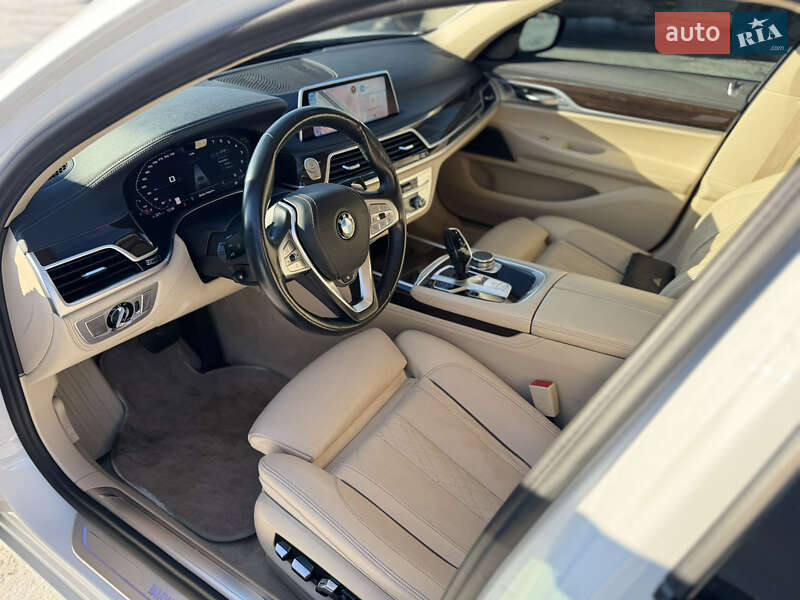 Седан BMW 7 Series 2019 в Гатном
