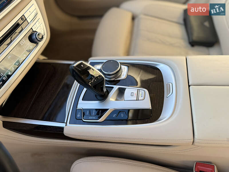 Седан BMW 7 Series 2019 в Гатном
