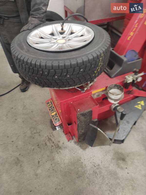 Седан BMW 7 Series 1995 в Киеве