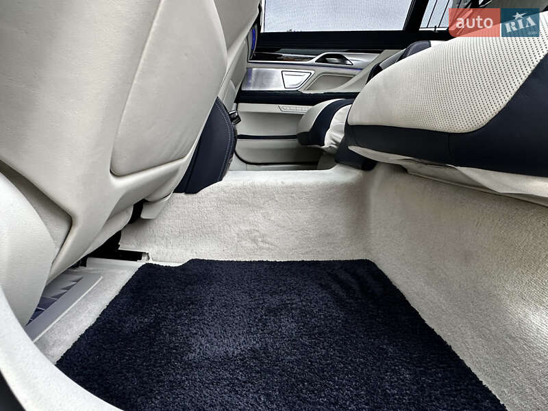 Седан BMW 7 Series 2021 в Киеве