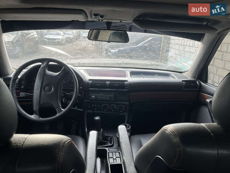 Седан BMW 7 Series 1989 в Днепре