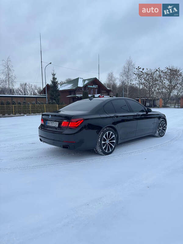 Седан BMW 7 Series 2013 в Александрие