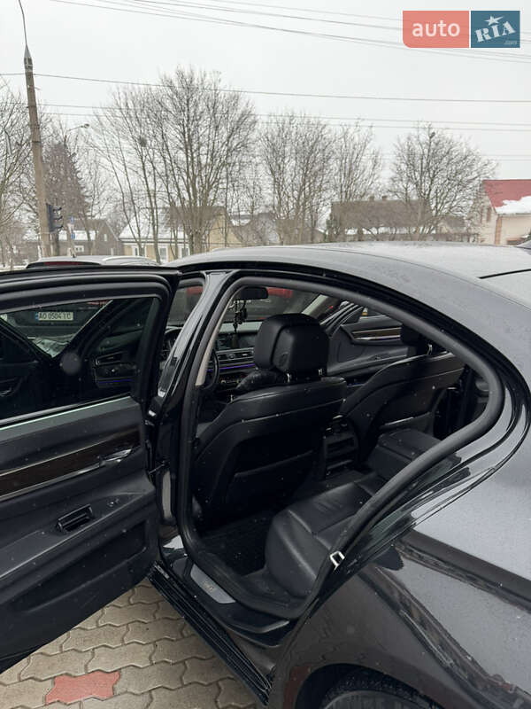 Седан BMW 7 Series 2011 в Черновцах