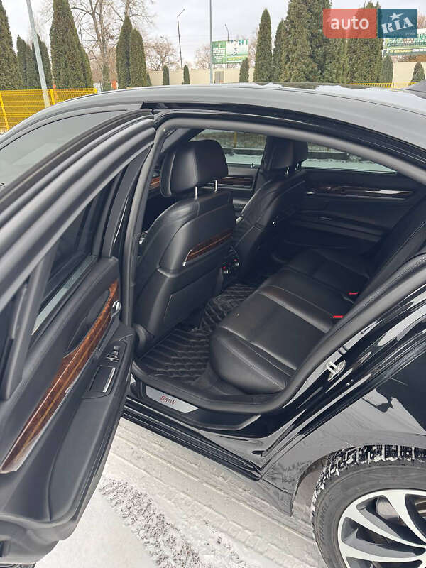 Седан BMW 7 Series 2013 в Александрие