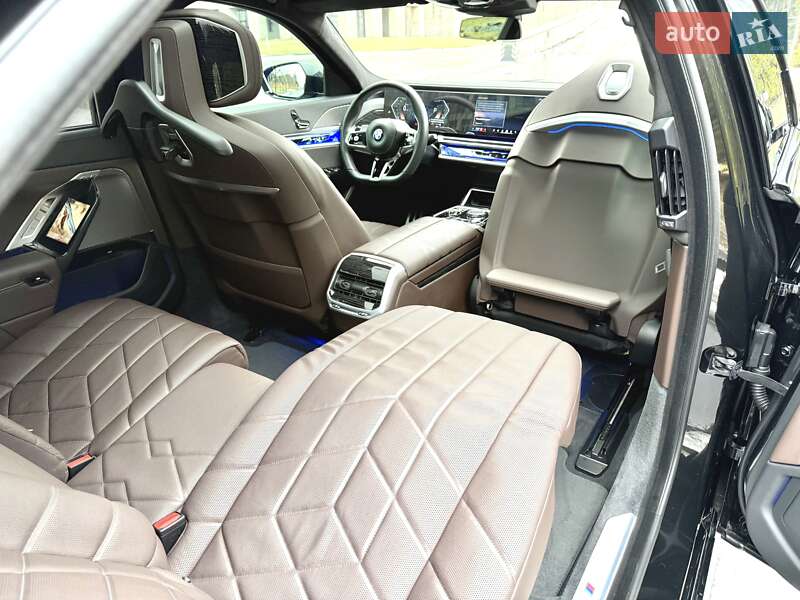 Седан BMW 7 Series 2023 в Киеве фото 36 Седан BMW 7 Series 2023 в Киеве